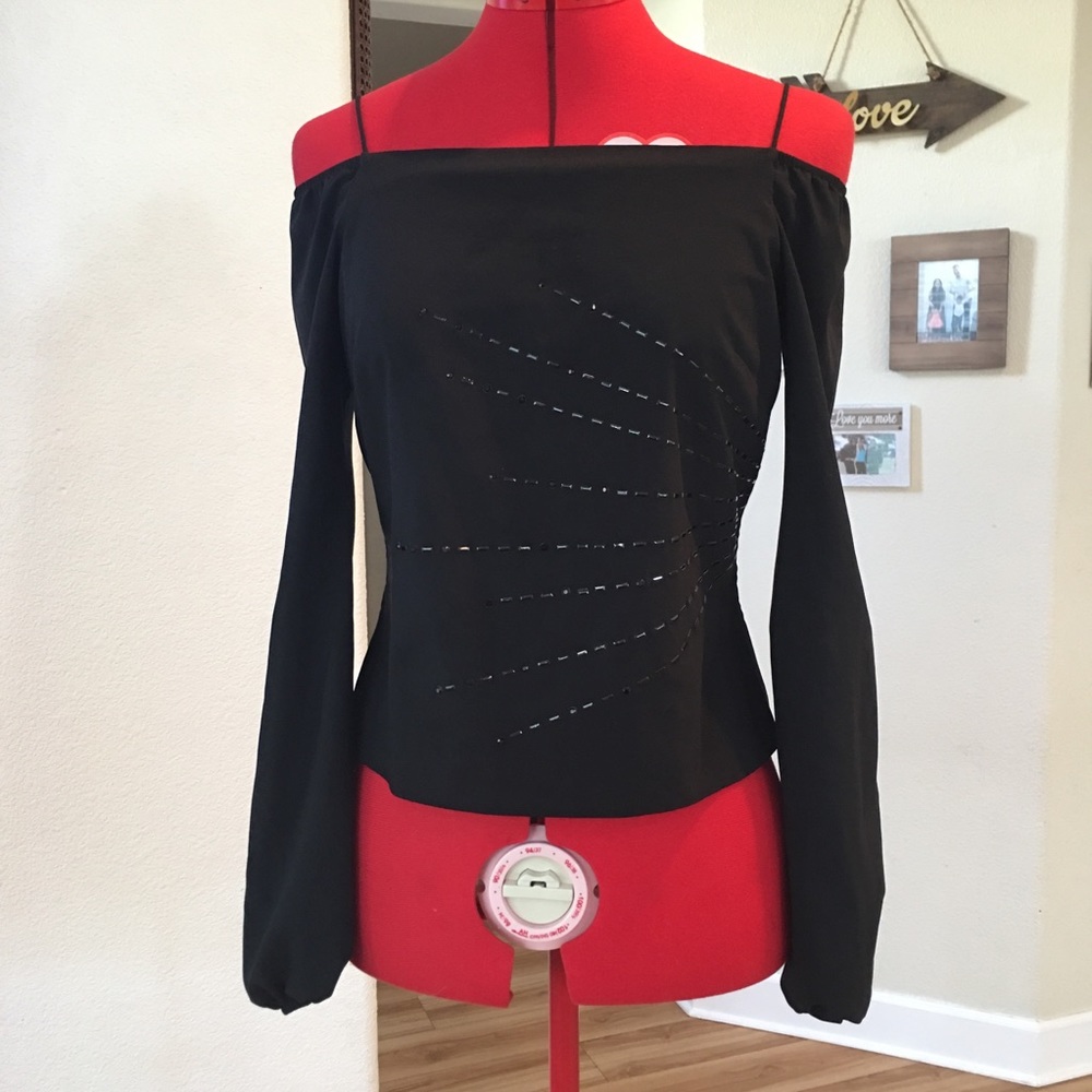 Express cold shoulder embellished black small  3/4